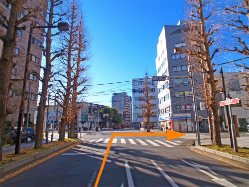 東府中交差点を左折した先の1つ目の信号(右折地点)