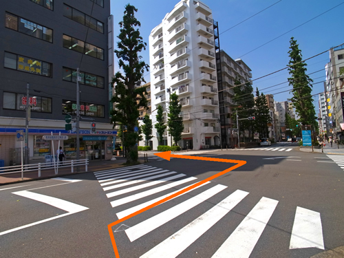 ローソン・スリーエフ東府中駅前店と三菱UFJ銀行 東府中支店ATM